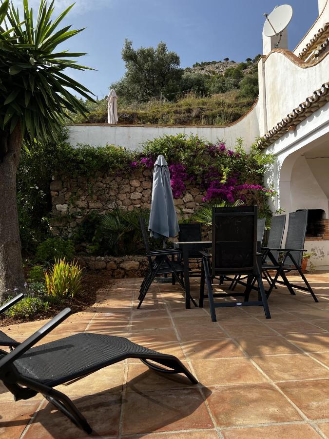 Terraced House In The Mountains With Fantastic View Malaga Exterior photo